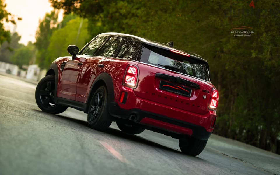 MINI Cooper 2022 Country Man Red and Black 5