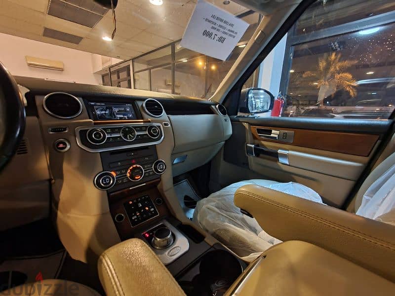 Land Rover LR4 2016 1