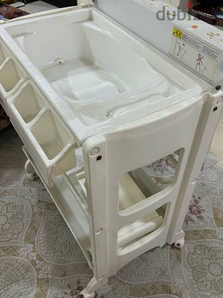 juniors baby changing table & bath 1