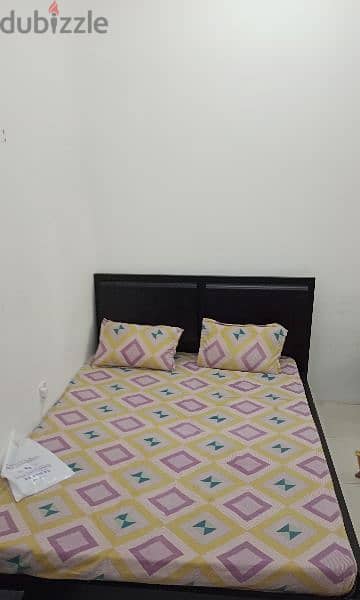 40 BD Queen size bed without mattress 2