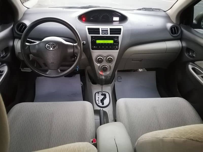 Toyota Yaris 2012 4