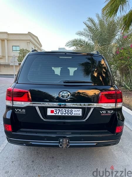 Toyota Land Cruiser 2018 black Edition 3