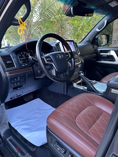 Toyota Land Cruiser 2018 black Edition 4