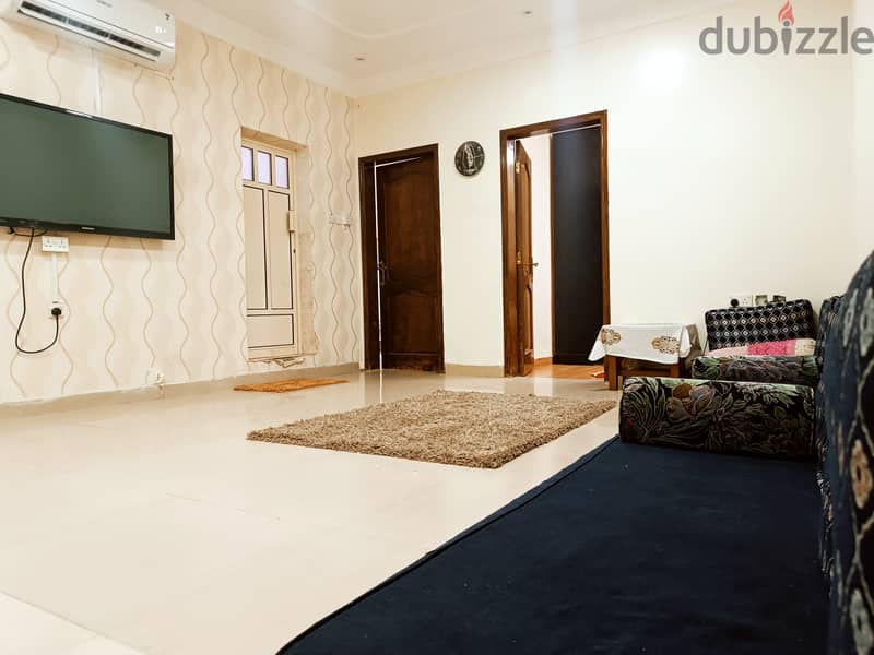 غرفة مفروشة للإيجار في شقة مريحة بموقع مميز!Furnished Room for Rent in 1