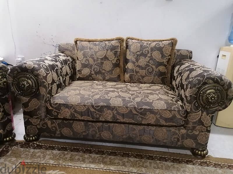 جلسة ٧ أفراد للبيع sofa  20 BD 3