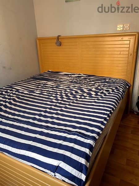 urgent sale Bed with matress 180/200 , 30 bd 0