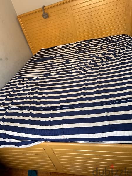 urgent sale Bed with matress 180/200 , 30 bd 1