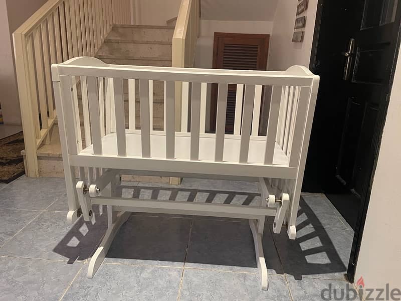 Giggles Baby Crib 1