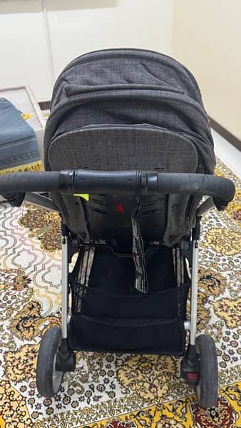 Stroller in Excellent  condition 4