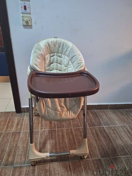 High chair 10bd with cover and without cover also can be used 2