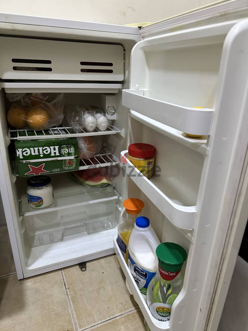 Midea bar fridge 3