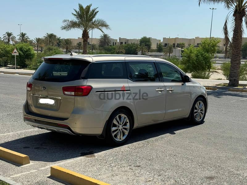 Kia Grand Carnival 2016 (Beige) 5