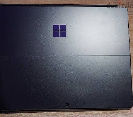 20 days Used Microsoft Surface pro 9 With signature key board 1