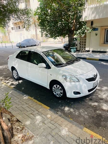 Toyota Yaris 2012 1