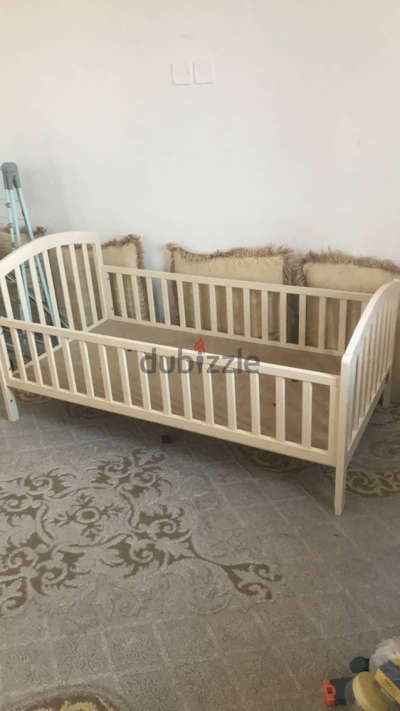 Juniors crib white 15 bd -- wood colour crib 15 bd 0