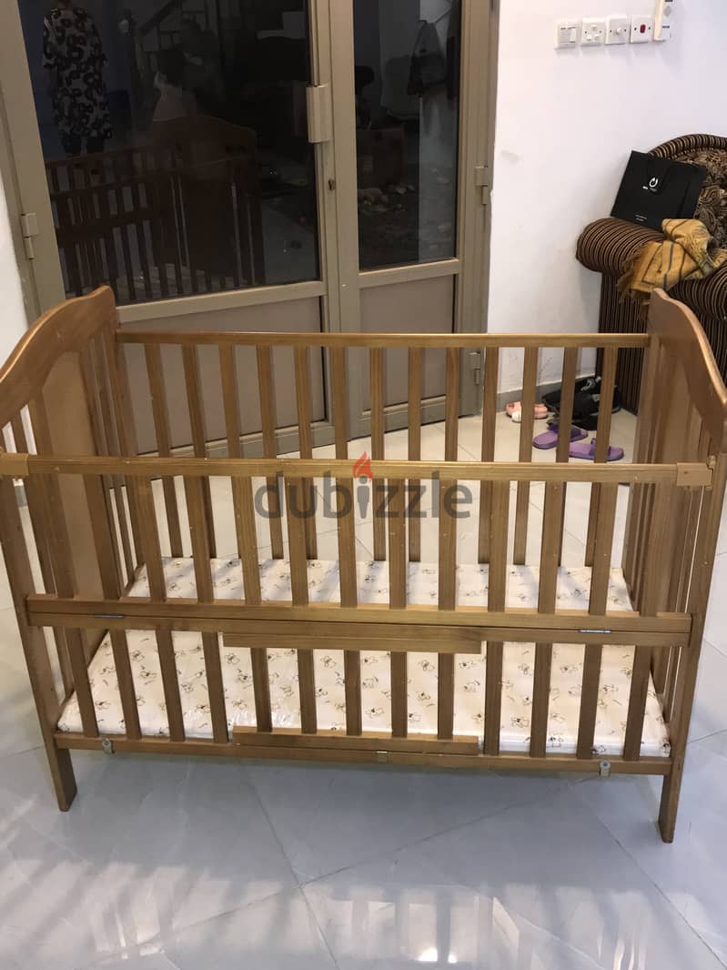 Juniors crib white 15 bd -- wood colour crib 15 bd 7