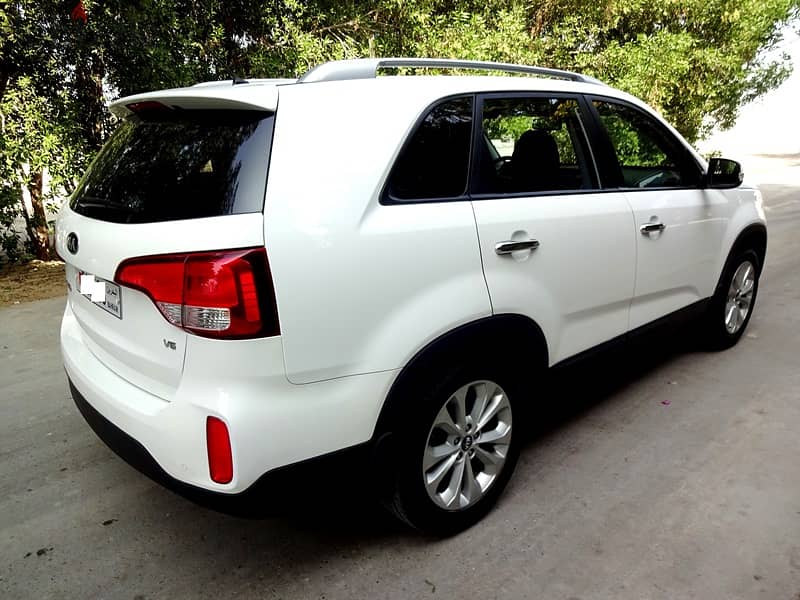 Kia Sorento 3.5 L 2014 V6 7 Seat Well Maintained Urgent Sale 5