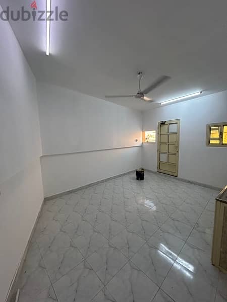 1BHK Flat in Muharraq with EWA شقة غرفة واحدة شامل الكهرباء والماء 2