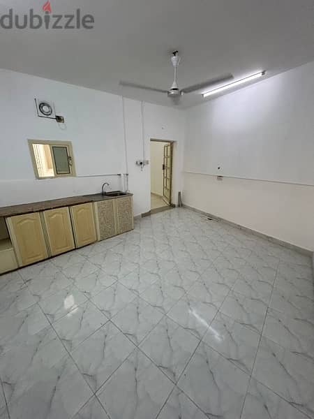 1BHK Flat in Muharraq with EWA شقة غرفة واحدة شامل الكهرباء والماء 3