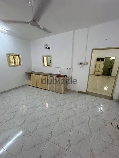 1BHK Flat in Muharraq with EWA شقة غرفة واحدة شامل الكهرباء والماء 4