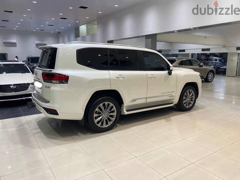 Toyota Land Cruiser GXR 2024 white 5