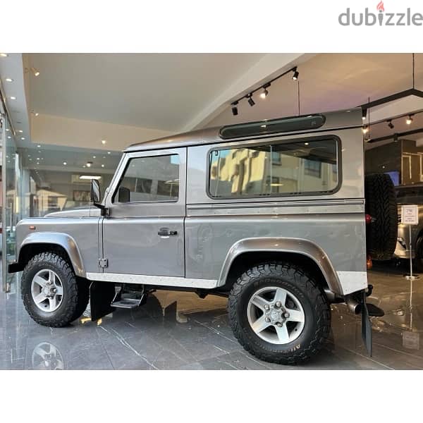 Land Rover Defender 90 2011 3