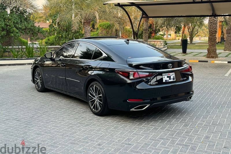 2022 model Lexus ES-350 4