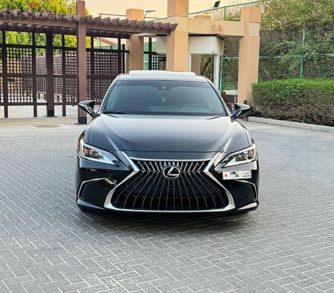 2022 model Lexus ES-350 5