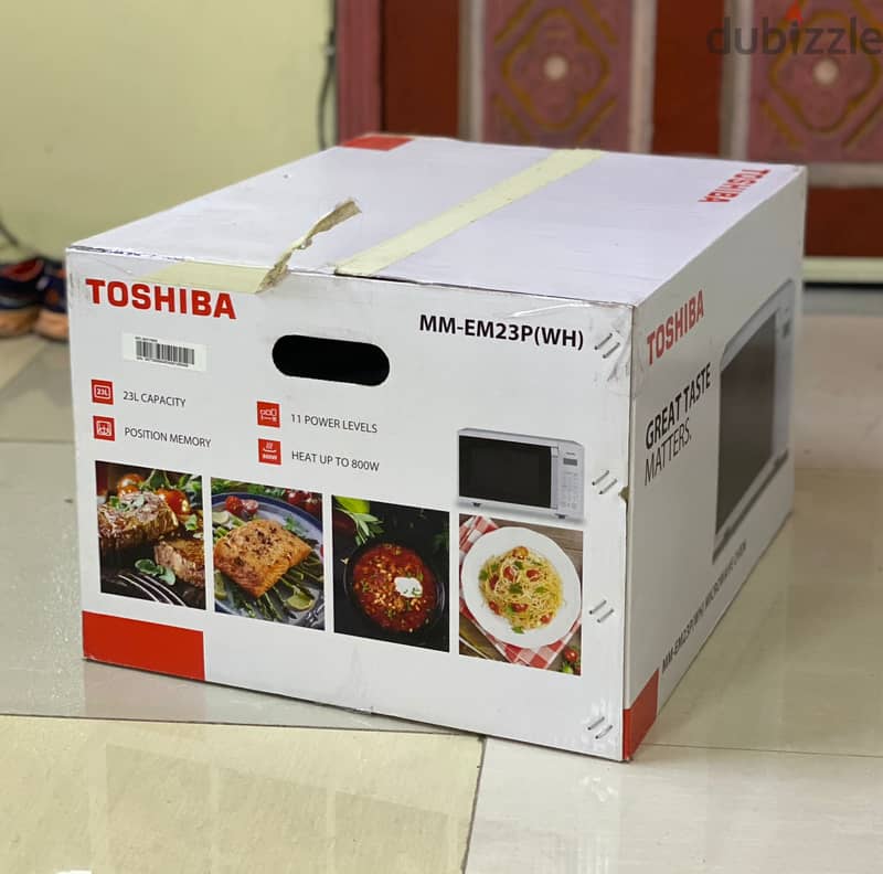 Toshiba 23 Liter Microwave Oven with Digital Display New Little Used 1