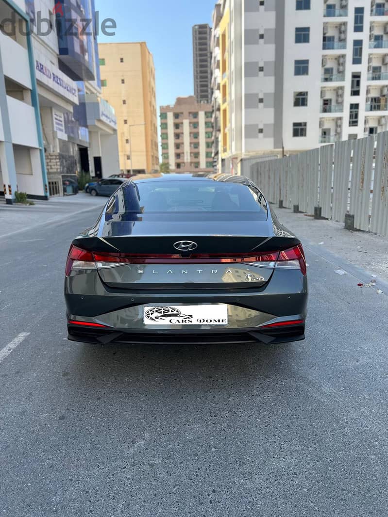 Hyundai Elantra 2022 Mid 1