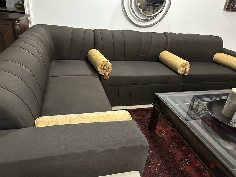 L shape sofa like new condition 6