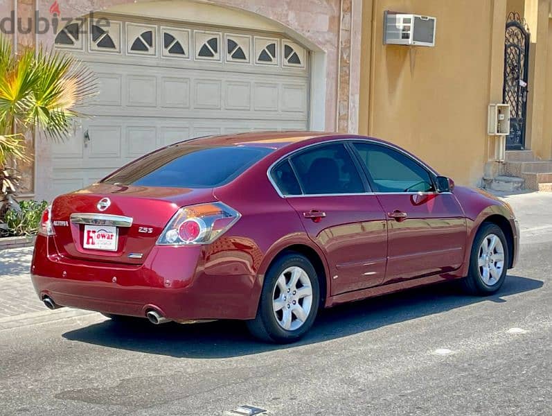 2010 modelNissan Altima 4