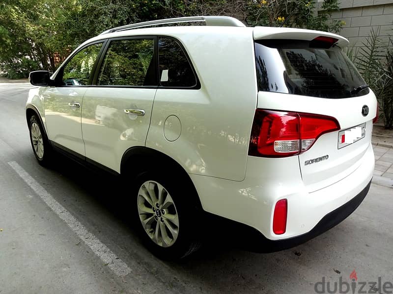 Kia Sorento 3.5 L V6 7 Seat White 2014 Well Maintained Urgent Sale 7