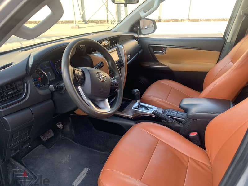 Toyota Fortuner 2.7LTR - 2019 4