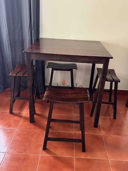 high table with 4 stools 1