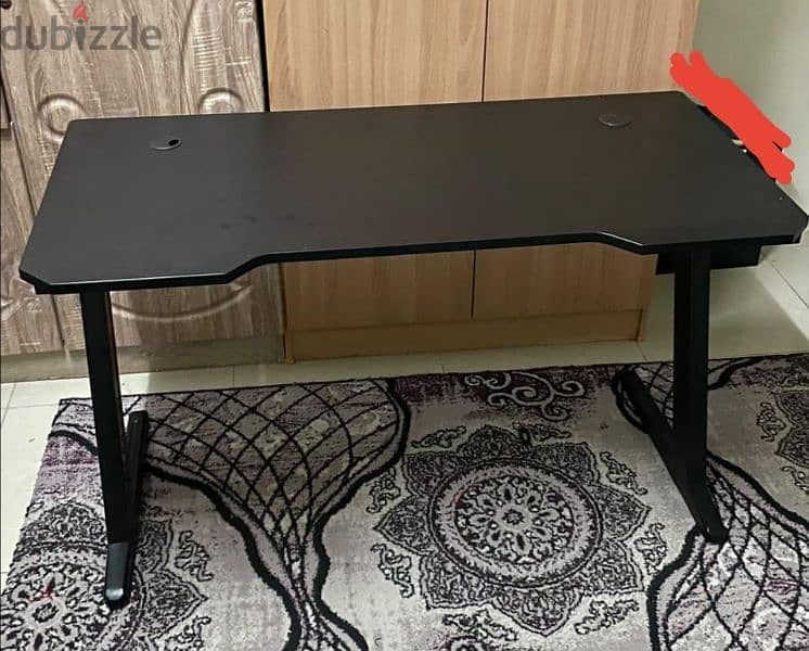 gaming table for sale in clean condition 0