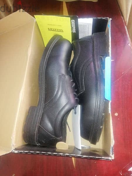 Safety shoes size 44 new  dont use 1