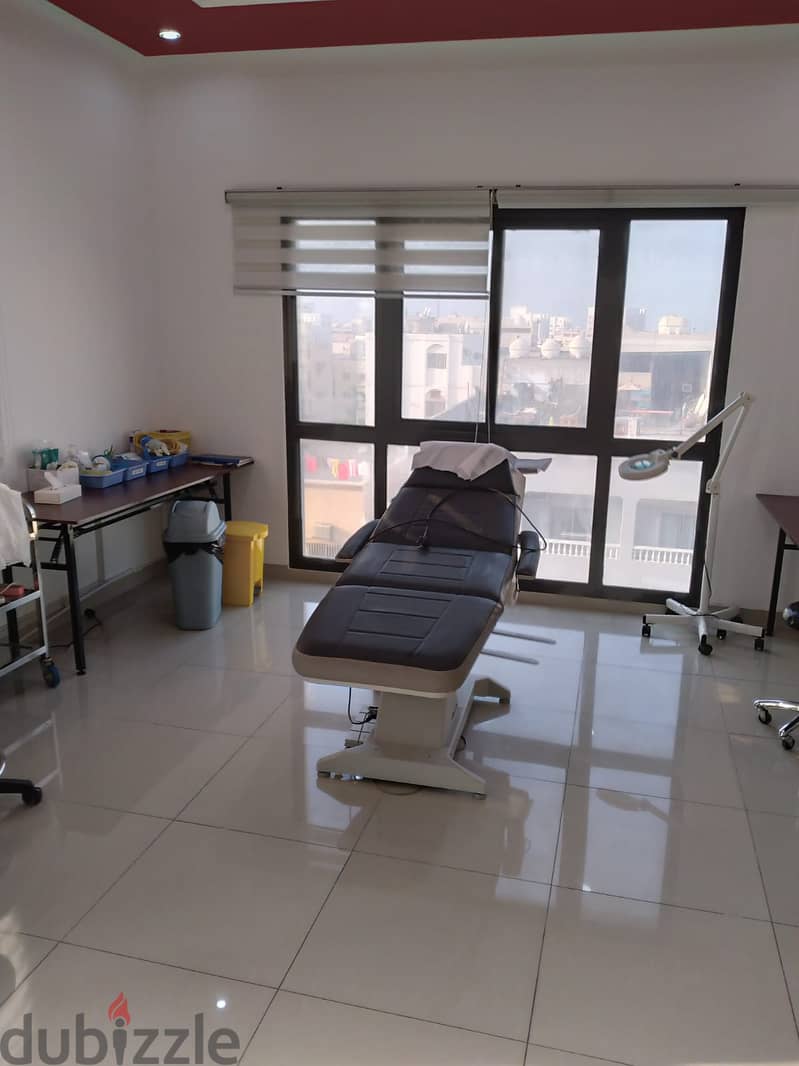 مكتب أو عيادة للايجار- الرفاع بوكوارةOffice or Clinic for rent riffa 6