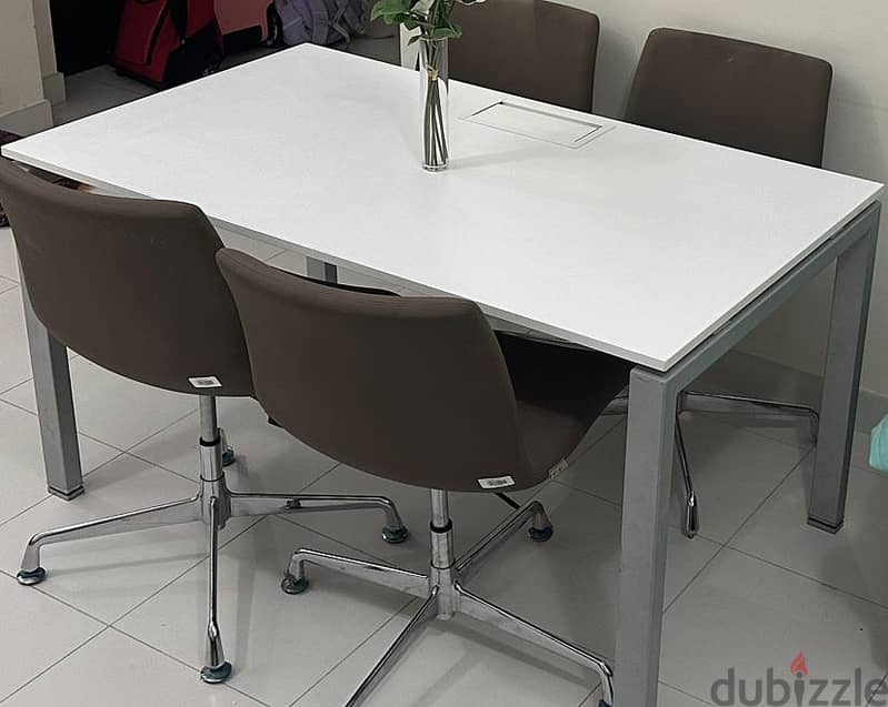 White Table with Steel legs can be desk / working / Dining with 4 cha 3