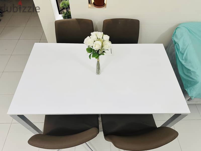 White Table with Steel legs can be desk / working / Dining with 4 cha 6