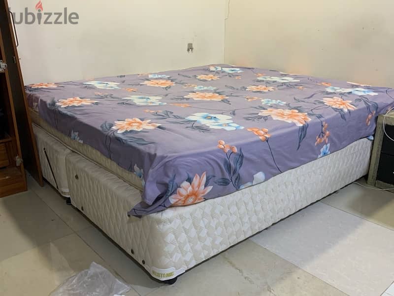 queen size bed 1