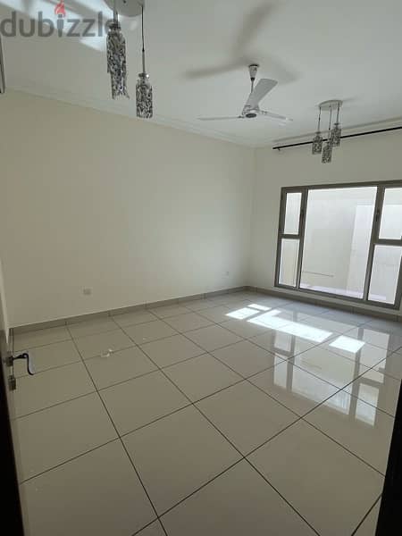 Spatious 3 Bedroom Apartment 4