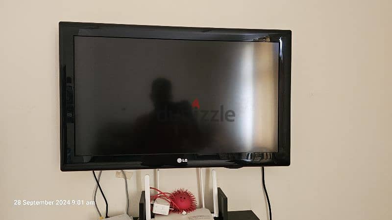 LG 32 inch Samsung LCD TV 1