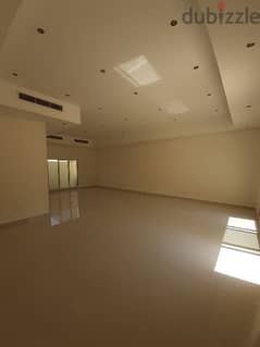 للايجار فيلا واسعة وراقية في سند مكيفة بالكامل villa for rent in sanad