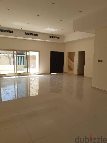 للايجار فيلا واسعة وراقية في سند مكيفة بالكامل villa for rent in sanad 1