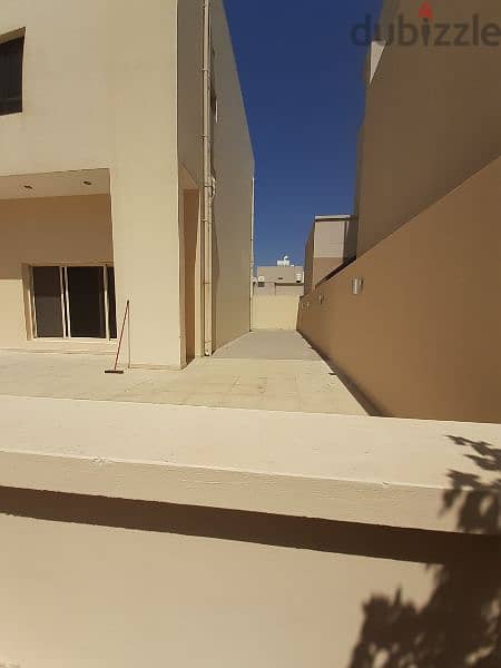 للايجار فيلا واسعة وراقية في سند مكيفة بالكامل villa for rent in sanad 10