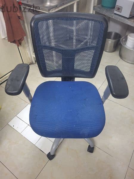 office chair only few days used 4