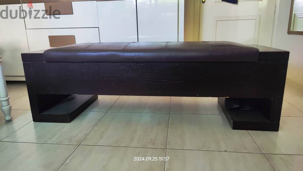 OTTOMAN / Sitting with storage , Heavy Wood 1