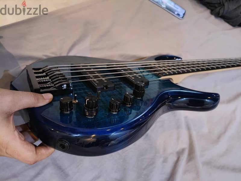 Bass guitar 7