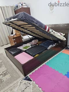 Hydrulic Bed with storage and matress